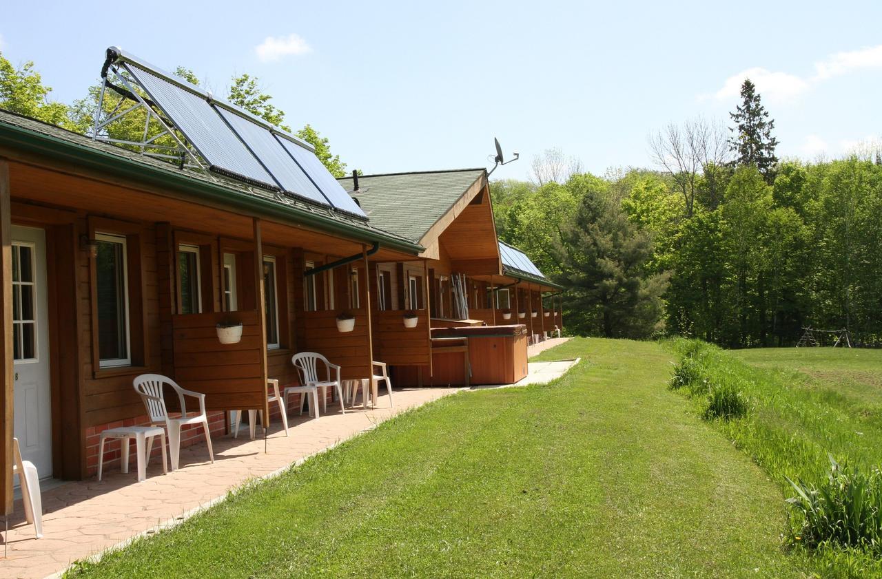 Quiet Bay Inn & Cafe Magnetawan Exteriör bild