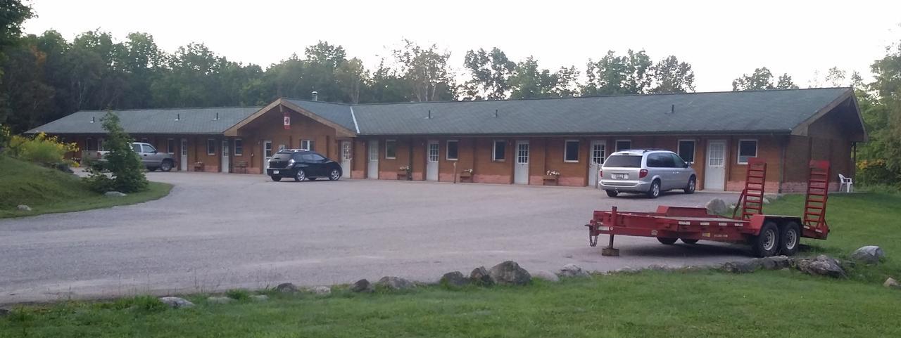 Quiet Bay Inn & Cafe Magnetawan Exteriör bild